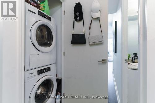 211 - 1 Falaise Road, Toronto, ON - Indoor Photo Showing Laundry Room