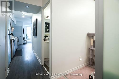 211 - 1 Falaise Road, Toronto, ON - Indoor Photo Showing Other Room