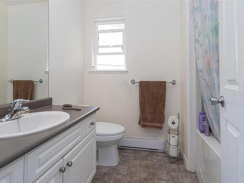 2453 Whitehorn Pl, Langford, BC - Indoor Photo Showing Bathroom