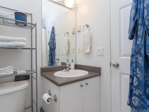 2453 Whitehorn Pl, Langford, BC - Indoor Photo Showing Bathroom