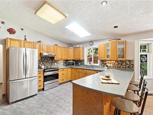 124 Baynes Dr, Bowser, BC - Indoor Photo Showing Kitchen With Double Sink