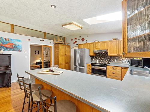 124 Baynes Dr, Bowser, BC - Indoor Photo Showing Kitchen With Double Sink