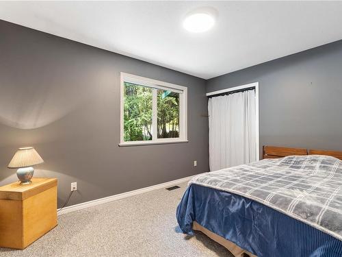 124 Baynes Dr, Bowser, BC - Indoor Photo Showing Bedroom