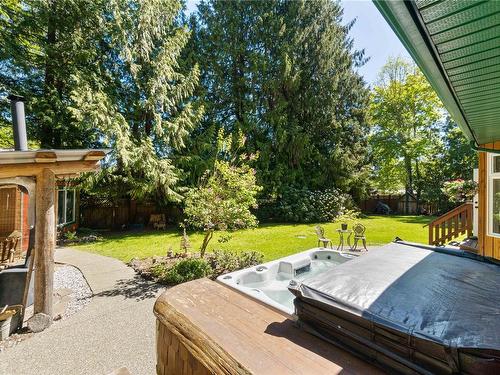 124 Baynes Dr, Bowser, BC - Outdoor With Backyard