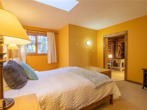3701 Starboard Cres, Pender Island, BC - Indoor Photo Showing Bedroom
