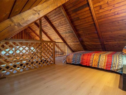 3701 Starboard Cres, Pender Island, BC - Indoor Photo Showing Bedroom