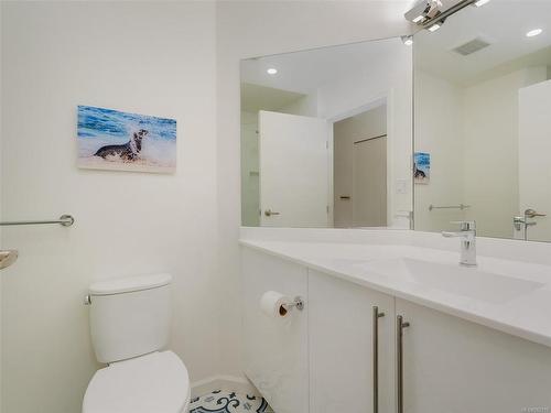 742-203 Kimta Rd, Victoria, BC - Indoor Photo Showing Bathroom