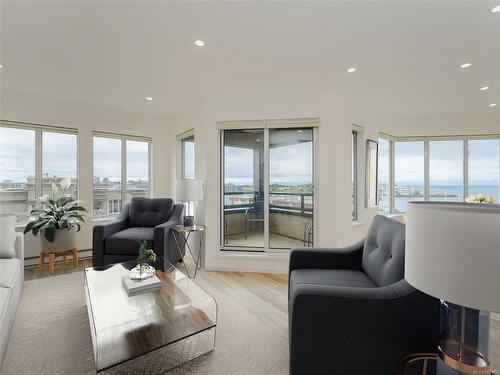 742-203 Kimta Rd, Victoria, BC - Indoor Photo Showing Living Room