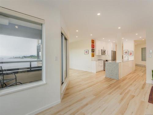 742-203 Kimta Rd, Victoria, BC - Indoor Photo Showing Kitchen