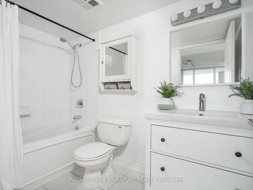 1615-17 Barberry Pl, Toronto, ON - Indoor Photo Showing Bathroom