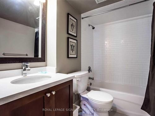 1010-736 Bay St, Toronto, ON - Indoor Photo Showing Bathroom