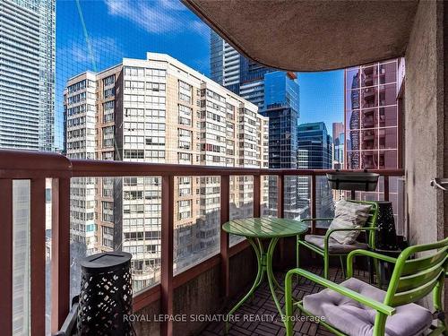 1010-736 Bay St, Toronto, ON - Outdoor With Balcony