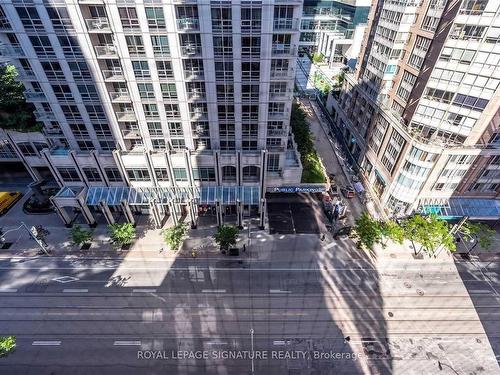 1010-736 Bay St, Toronto, ON - Outdoor With Facade