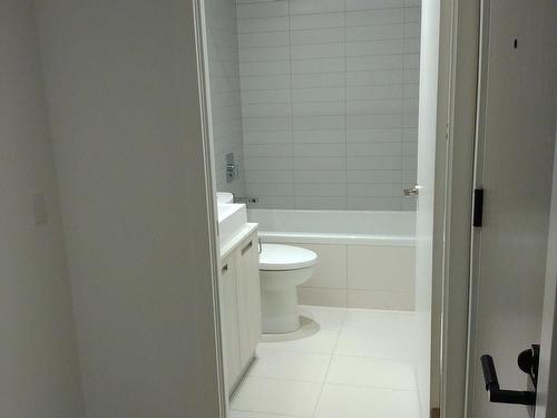 303-2A Church St, Toronto, ON - Indoor Photo Showing Bathroom