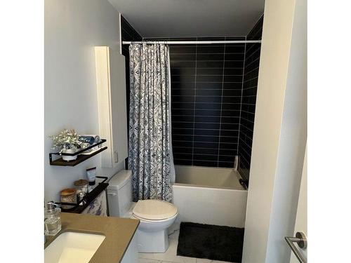 905-2799 Kingston Rd, Toronto, ON - Indoor Photo Showing Bathroom