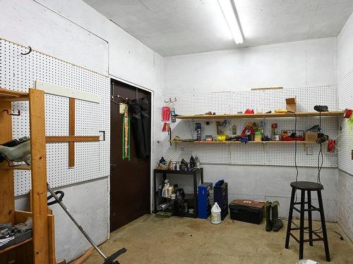6537 Walker Frontage Rd, Fanny Bay, BC - Indoor Photo Showing Garage