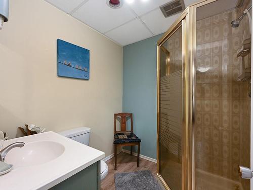 6537 Walker Frontage Rd, Fanny Bay, BC - Indoor Photo Showing Bathroom