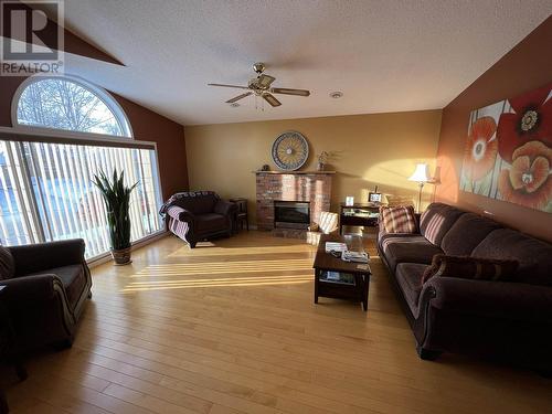 5504 Churchill Avenue, Fort Nelson, BC - Indoor Photo Showing Living Room