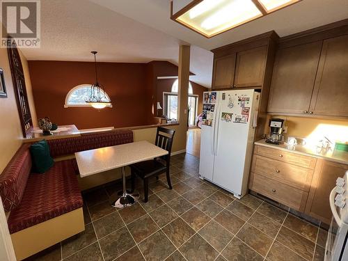 5504 Churchill Avenue, Fort Nelson, BC - Indoor Photo Showing Kitchen