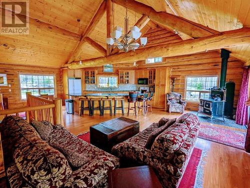 3513 Red Creek Road, Canim Lake, BC - Indoor Photo Showing Living Room