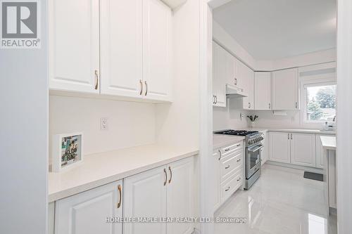 216 Warden Street, Clearview, ON - Indoor Photo Showing Kitchen