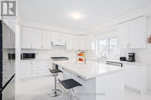 216 Warden Street, Clearview, ON - Indoor Photo Showing Kitchen With Upgraded Kitchen