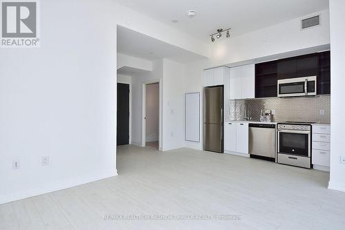 Th6 - 10 De Boers Drive, Toronto, ON - Indoor Photo Showing Kitchen