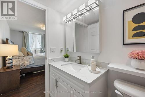1008 - 4889 Kimbermount Avenue, Mississauga, ON - Indoor Photo Showing Bathroom