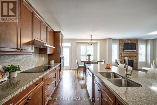 470 English Mill Court, Milton, ON - Indoor Photo Showing Kitchen With Double Sink With Upgraded Kitchen
