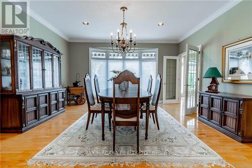 8143 Westminster Drive, Niagara Falls, ON - Indoor Photo Showing Dining Room