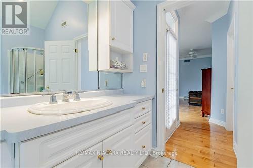 8143 Westminster Drive, Niagara Falls, ON - Indoor Photo Showing Bathroom