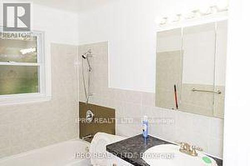 Main - 26 Best Avenue, Hamilton, ON - Indoor Photo Showing Bathroom