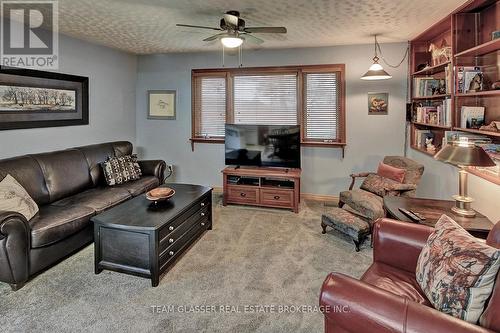 8200 Falconbridge Drive, Strathroy-Caradoc, ON - Indoor Photo Showing Living Room