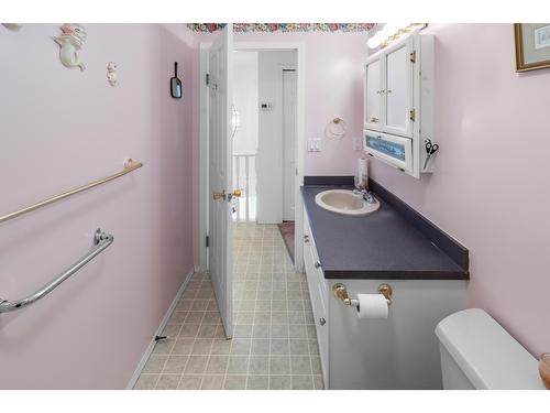 1116 Westridge Street, Creston, BC - Indoor Photo Showing Bathroom