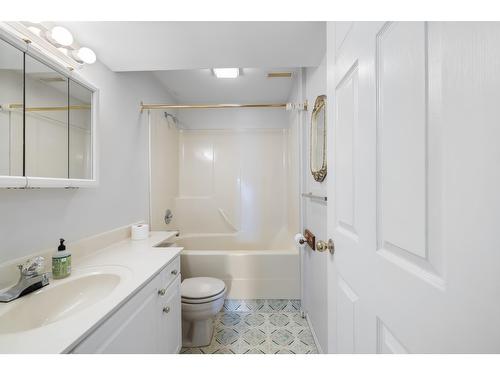 1116 Westridge Street, Creston, BC - Indoor Photo Showing Bathroom