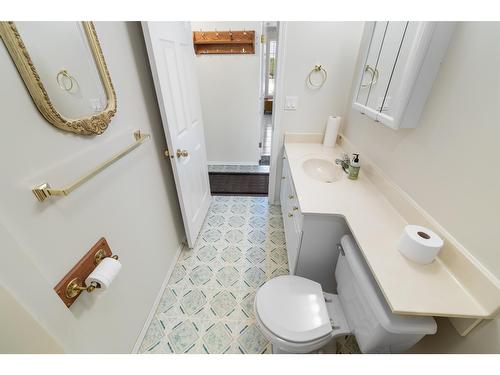 1116 Westridge Street, Creston, BC - Indoor Photo Showing Bathroom