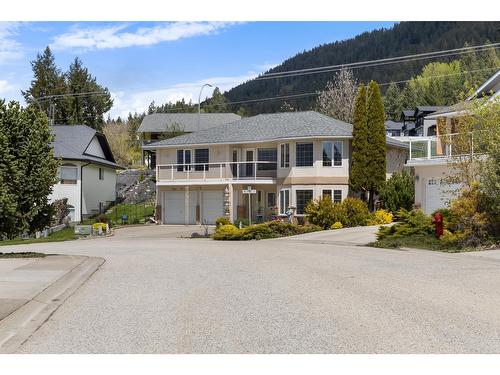 1116 Westridge Street, Creston, BC - Outdoor With Facade