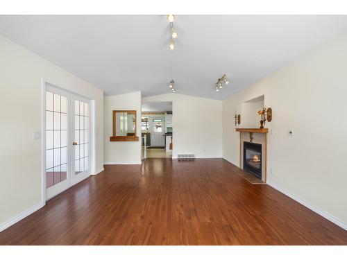 1116 Westridge Street, Creston, BC - Indoor Photo Showing Living Room With Fireplace