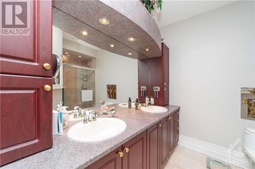 143 Sandra Crescent, Rockland, ON - Indoor Photo Showing Bathroom