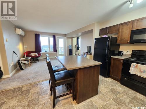 407 820 5Th Street Ne, Weyburn, SK - Indoor Photo Showing Kitchen