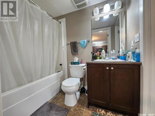 407 820 5Th Street Ne, Weyburn, SK - Indoor Photo Showing Bathroom