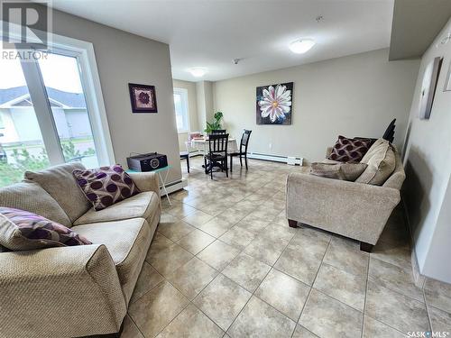 407 820 5Th Street Ne, Weyburn, SK - Indoor Photo Showing Living Room