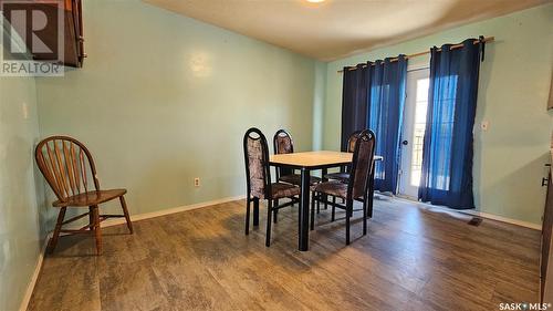 343 7Th Avenue Se, Swift Current, SK - Indoor Photo Showing Living Room