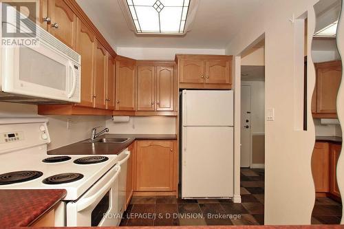 2402 - 633 Bay Street, Toronto, ON - Indoor Photo Showing Kitchen With Double Sink