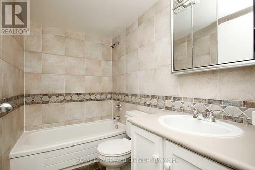 2402 - 633 Bay Street, Toronto, ON - Indoor Photo Showing Bathroom