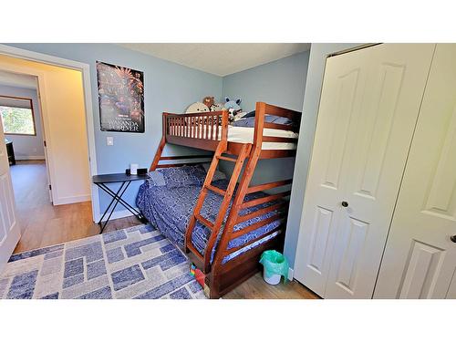 1301 Grosvenor Place, Castlegar, BC - Indoor Photo Showing Bedroom