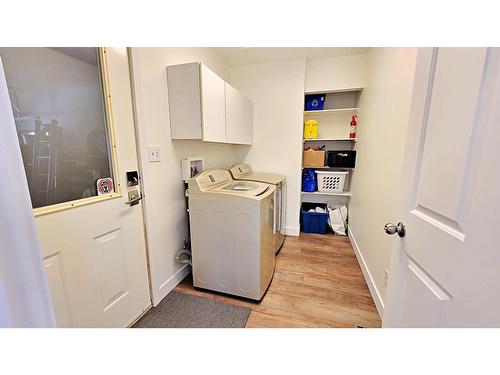 1301 Grosvenor Place, Castlegar, BC - Indoor Photo Showing Laundry Room