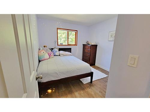 1301 Grosvenor Place, Castlegar, BC - Indoor Photo Showing Bedroom