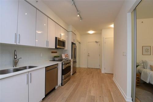 20 Bruyeres Mews|Unit #330, Toronto, ON - Indoor Photo Showing Kitchen With Double Sink