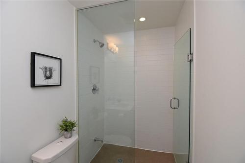 20 Bruyeres Mews|Unit #330, Toronto, ON - Indoor Photo Showing Bathroom